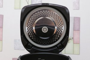 Nồi cơm điện Hitachi 1.8 lít RZ-GHE18