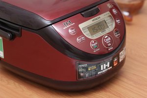Nồi cơm điện Hitachi 1.8 lít RZ-GHE18