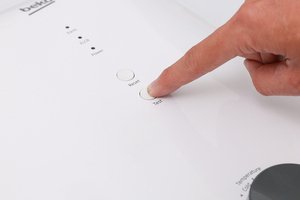 Máy nước nóng Beko BWI45S1N-213