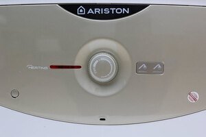 Máy nước nóng Ariston SL 30 QH FE - MT 30 lít