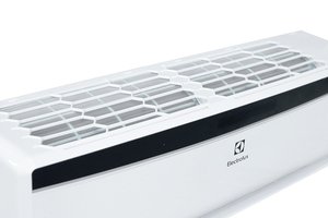 Máy Lạnh ELECTROLUX ESM12CRO-A4 1.5HP