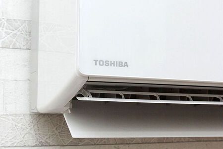 Máy lạnh Toshiba Inverter RAS-H18G2KCVP-V 2 HP