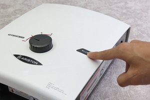 Máy nước nóng Ariston SB35E-VN
