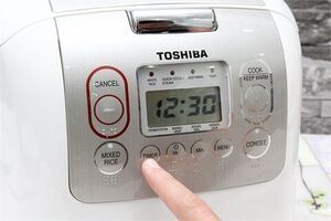 Nồi cơm điện tử Toshiba 1.8 lít RC-18NMFVN(WT)