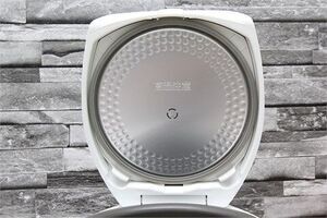 Nồi cơm điện tử Toshiba 1.8 lít RC-18NMFVN(WT)