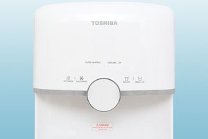 Máy lọc nước RO Toshiba TWP-W1643SV(W) 4 lõi