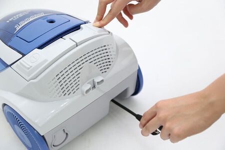 Máy hút bụi Hitachi BH18 1800W