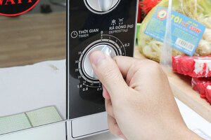 Lò vi sóng Sharp 20 Lít R-203VN-M