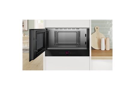 Lò vi sóng âm tủ Bosch 21 lít BFL7221B1 Series 8