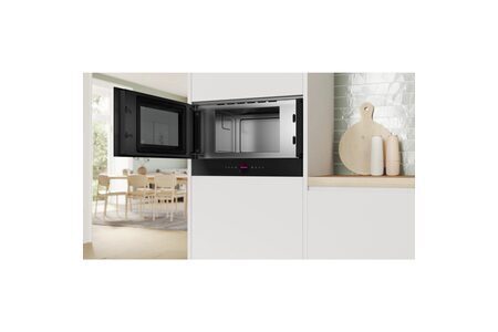 Lò vi sóng âm tủ Bosch 21 lít BFL7221B1 Series 8