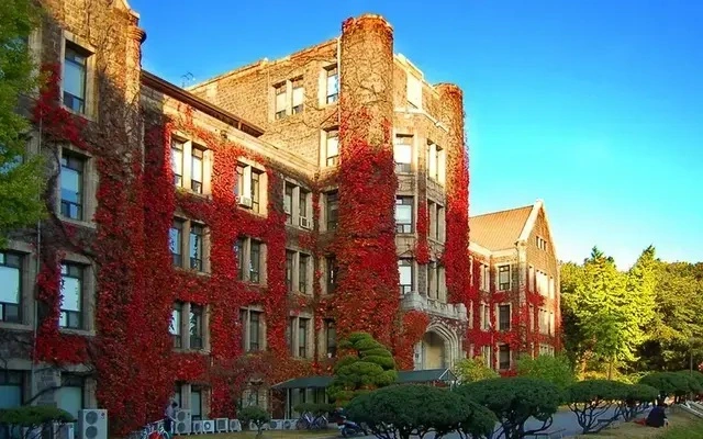 Dynamic | Ngắm lá đỏ tại Top 7 khuôn viên trường đại học đẹp nhất khi Hàn Quốc vào thu