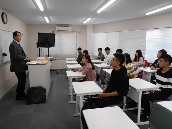 jvc-academy-voi-chuong-trinh-giang-day-phu-hop-voi-sinh-vien-quoc-te