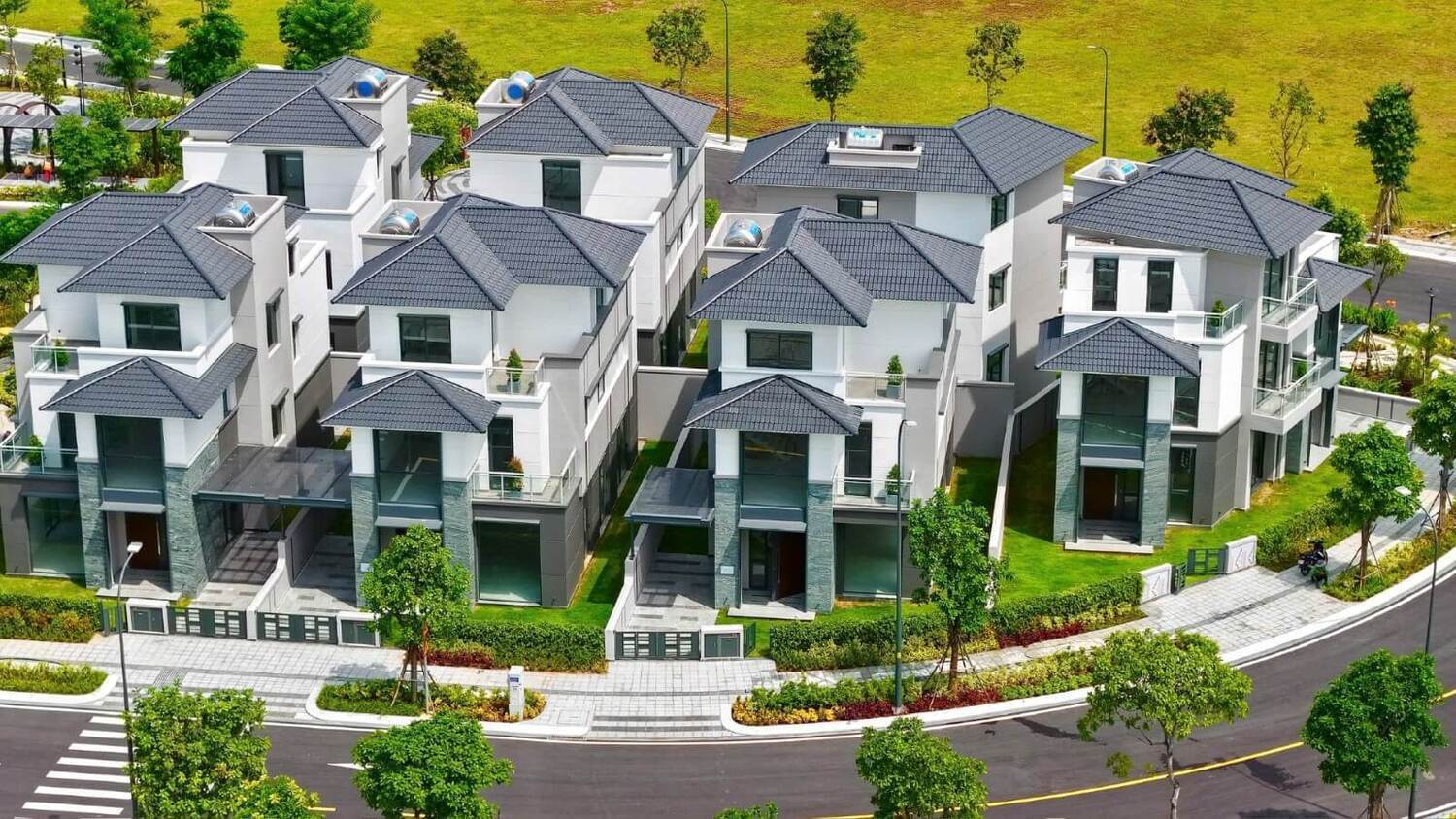 Gladia by the Waters