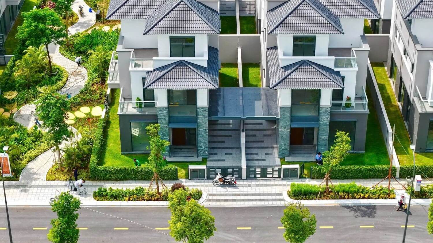 Gladia by the Waters