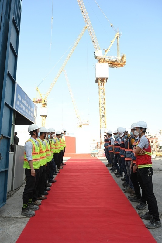 the grand manhattan quận 1 khởi công phần thân, cam kết về tiến độ và pháp lý