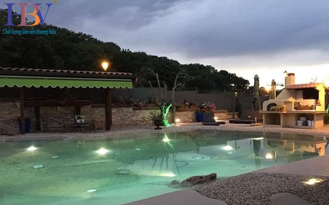 Hồ bơi đá rửa kết hợp với thiết bị hồ bơi