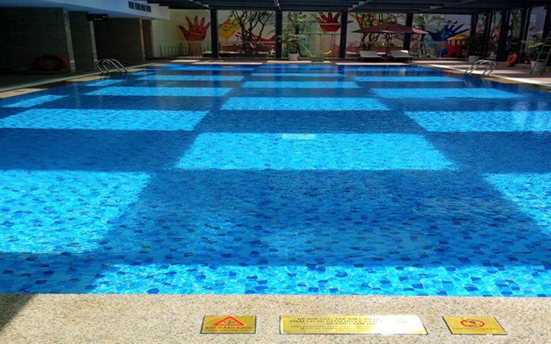 hồ bơi kinh doanh