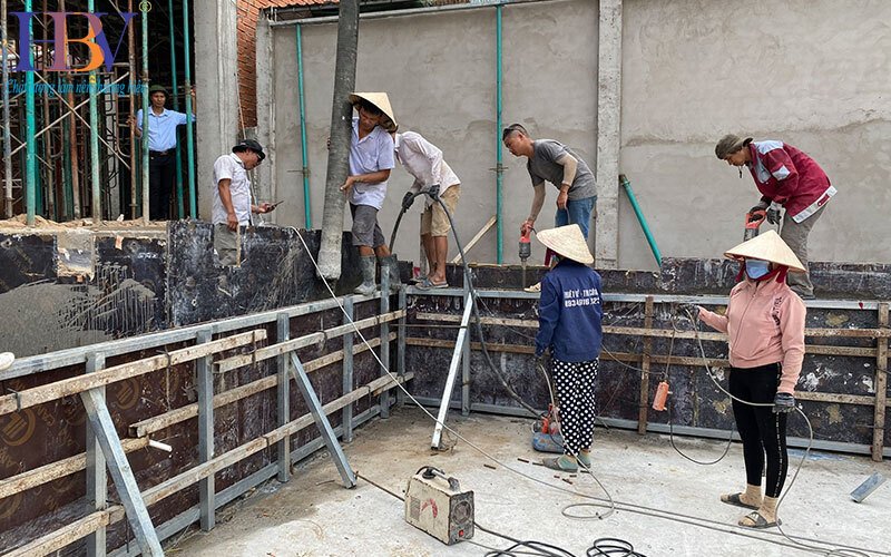 be-boi-kinh-doanh-tai-khu-phuc-hop-cafe-ca-koi-be-boi-5