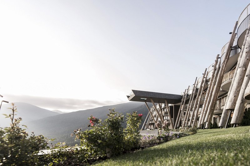 ho-boi-tai-khach-san-hubertus-kiet-tac-cua-nguoi-y-2