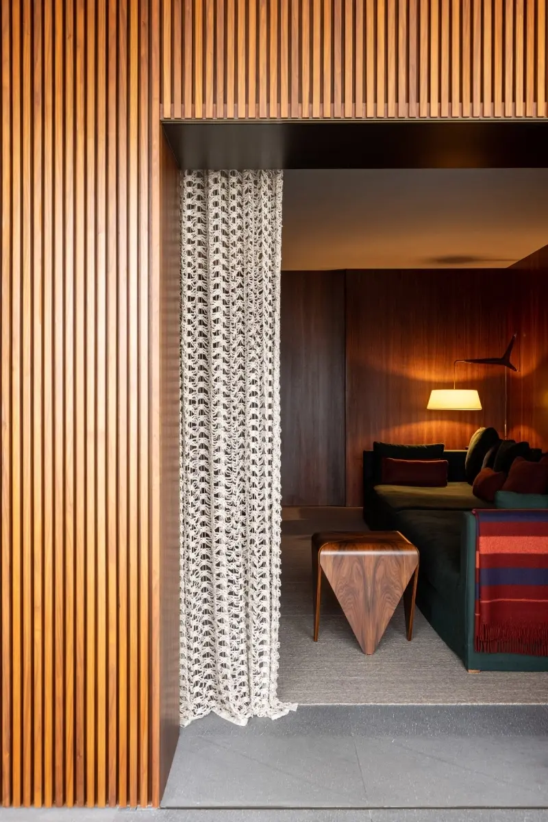 kiến trúc cổ điển giao hoà với hiện đại của căn hộ flat