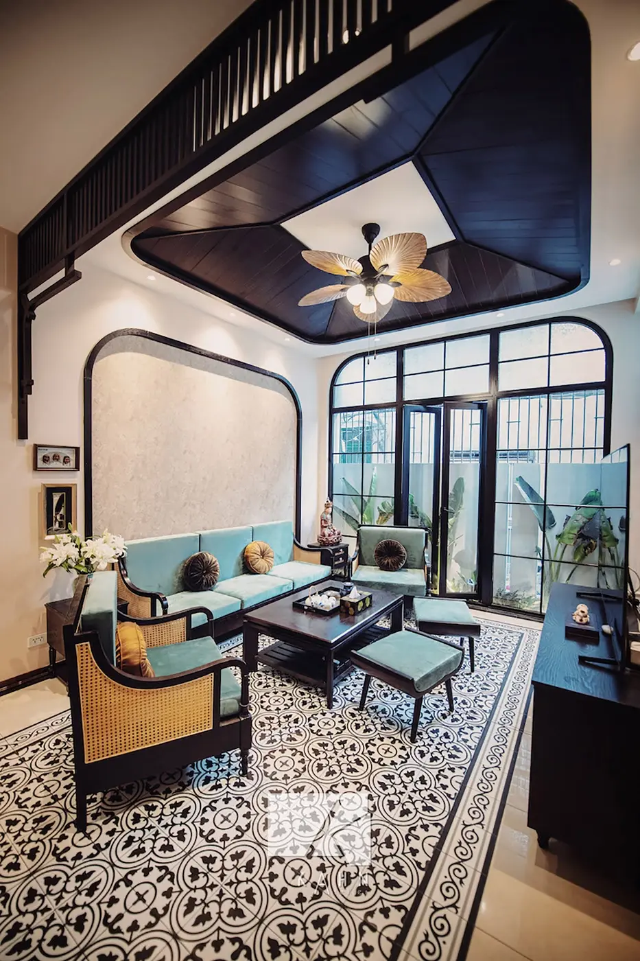 ngôi nhà mang phong cách indochine đương đại của một 'nhà thư pháp' ở hà nội