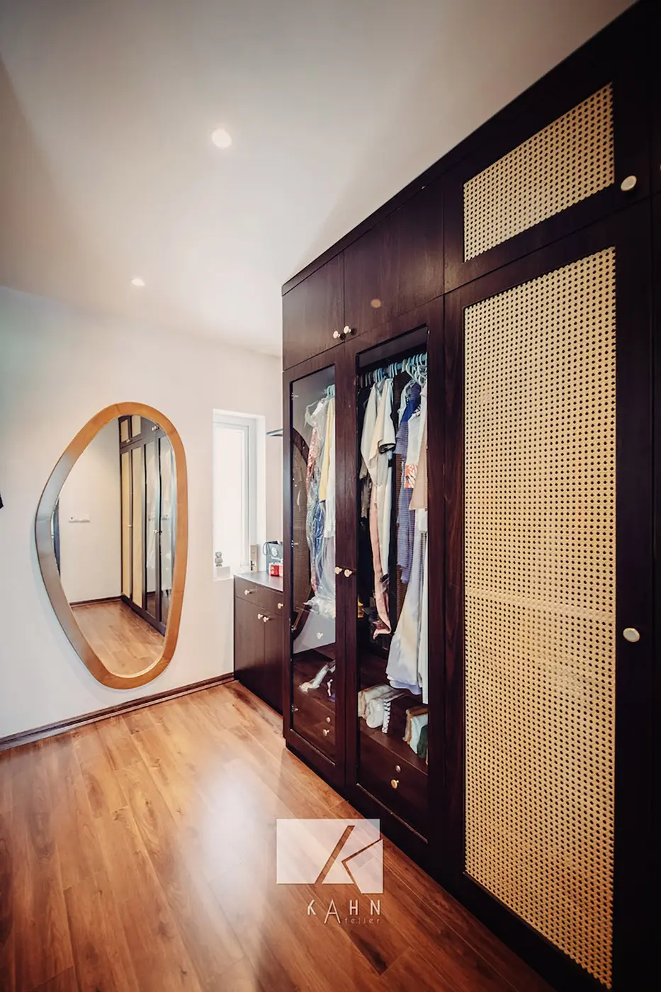 ngôi nhà mang phong cách indochine đương đại của một 'nhà thư pháp' ở hà nội