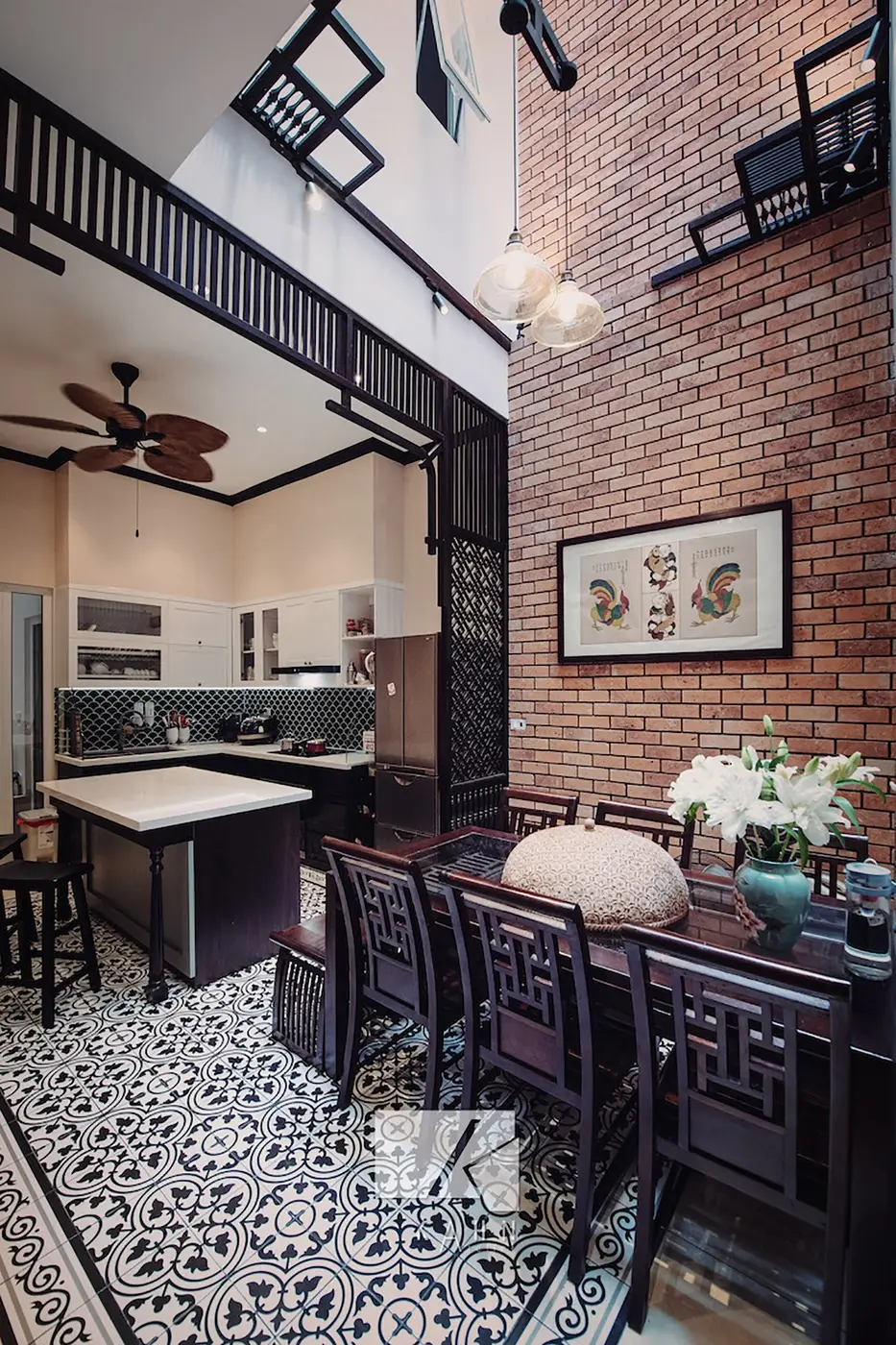 ngôi nhà mang phong cách indochine đương đại của một 'nhà thư pháp' ở hà nội