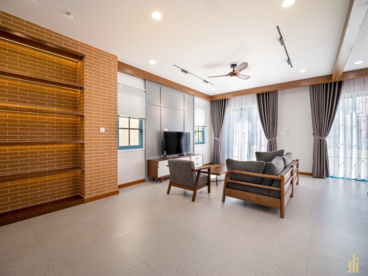 1-lfp-85904jkf789e7589rt