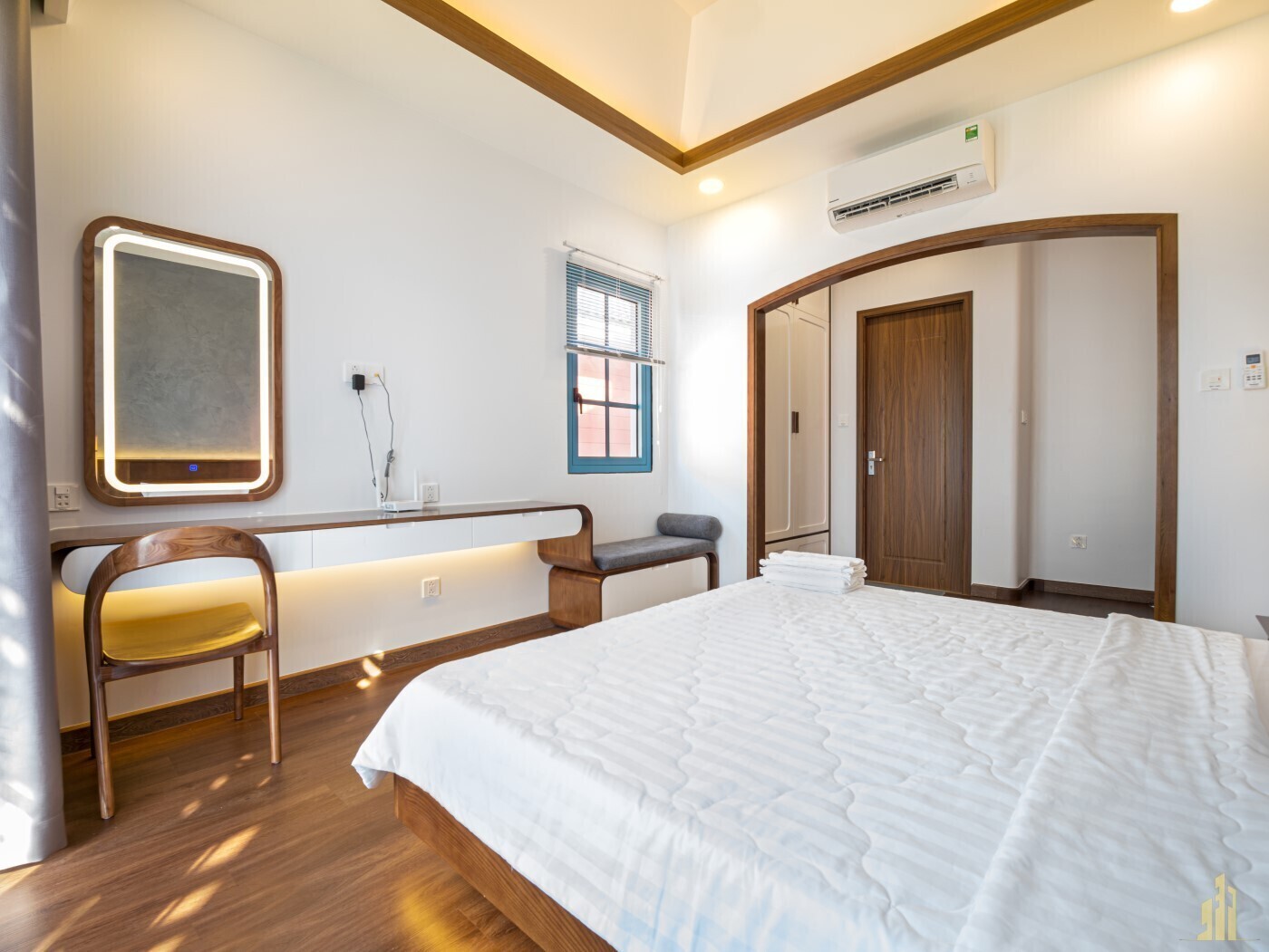 12-lfp-85904jkf789e7589rt