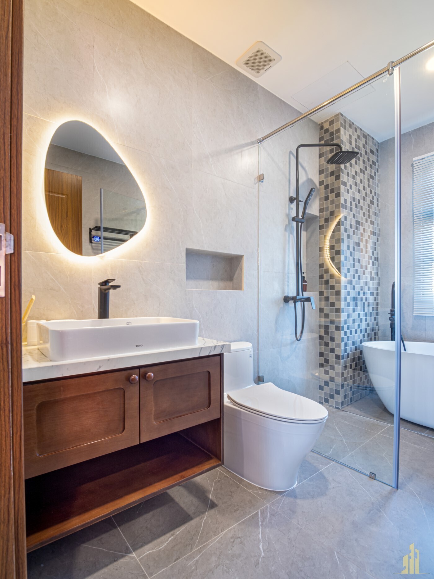 14-lfp-85904jkf789e7589rt