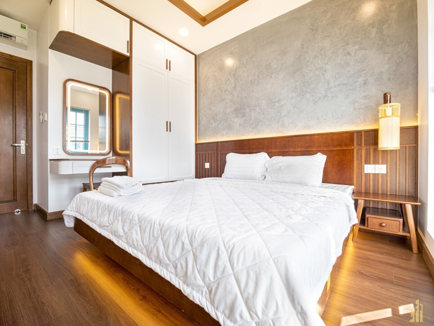 8-lfp-85904jkf789e7589rt