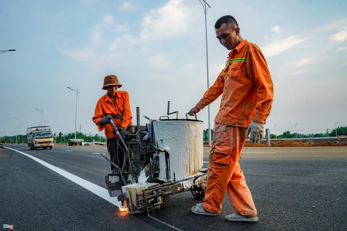 cấp tập hoàn thiện cao tốc phan thiết - dầu giây trước giờ thông xe