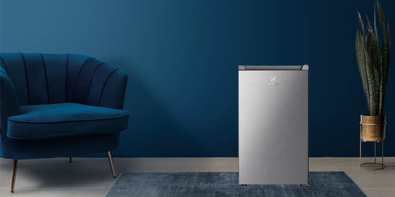 tủ lạnh electrolux 94 lít eum0930ad-vn