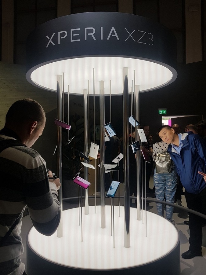 [ifa 2018] sony ra mắt xperia thế hệ thứ 3 dòng xz với màn hình oled đến 6 inch, cảm ứng cạnh đặc sắc