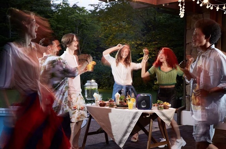 [ifa 2018] sony ra mắt loa extra bass "nhỏ mà có võ" sử dụng được ngoài trời, còn tích hợp trợ lý ảo