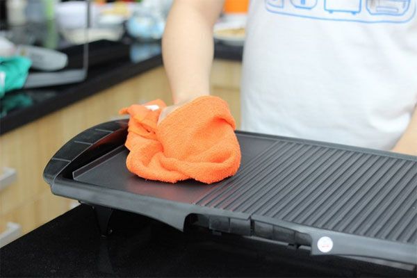 hướng dẫn vệ sinh bếp nướng điện