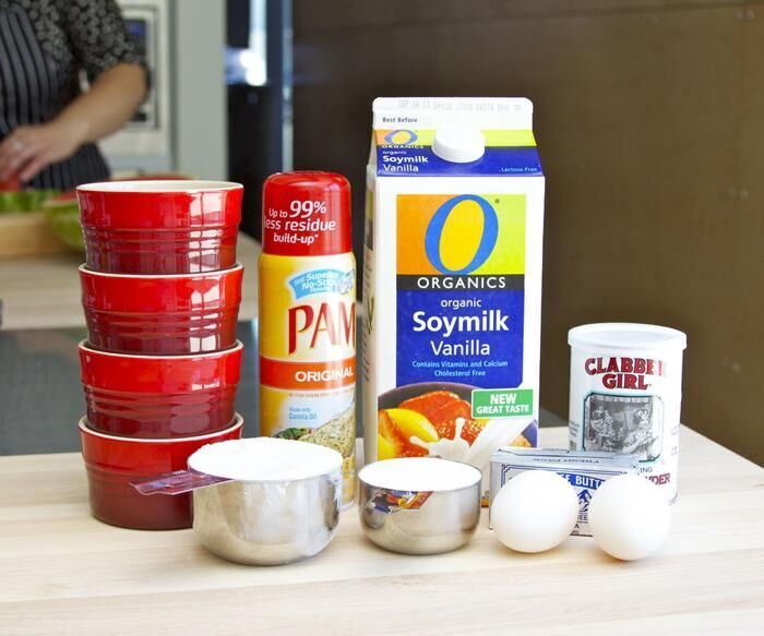 cách nướng bánh bông lan siêu tốc bằng lò vi sóng mà vẫn siêu ngon