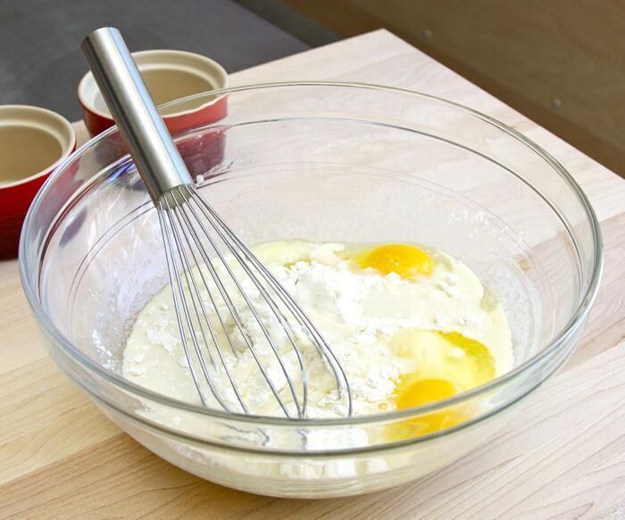 cách nướng bánh bông lan siêu tốc bằng lò vi sóng mà vẫn siêu ngon