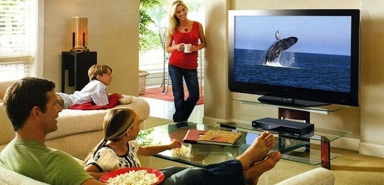 khoảng cách xem tivi bao nhiêu thì hợp lý và an toàn cho sức khỏe?