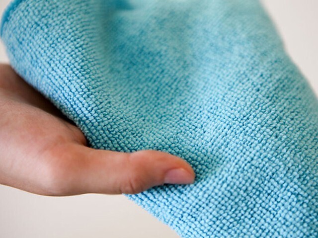 cách làm sạch tivi màn hình phẳng