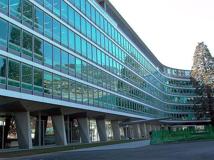 khay kính chịu lực trên tủ lạnh là gì?