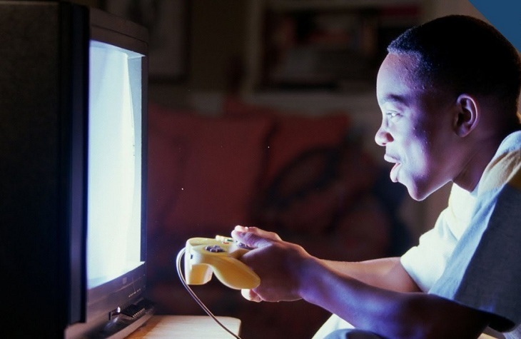 vì sao không nên để màn hình tivi quá sáng?