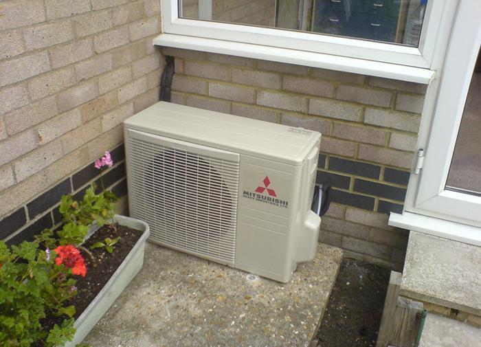 máy lạnh có tiếng ồn có phải bị hư?