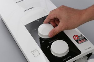 MÁY NƯỚC NÓNG PANASONIC DH-3RP2VK ( CÓ BƠM)