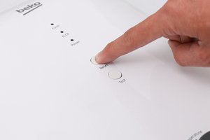 Máy nước nóng Beko BWI35S1A-213