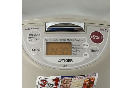 Nồi cơm điện tử Tiger JBAT10W 1L