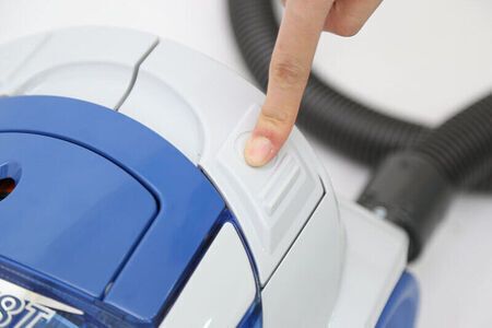 Máy hút bụi Hitachi BH18 1800W