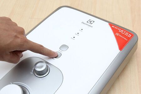 Máy nước nóng Electrolux EWE351BA-DW 3.5 kW