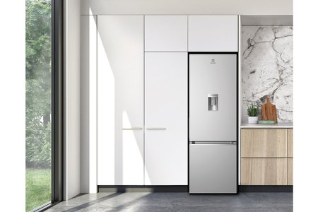 Tủ Lạnh Electrolux Inverter 335 Lít EBB3742K-A