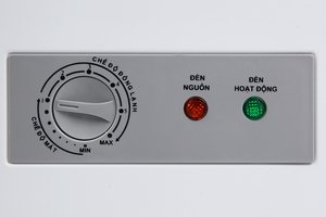 Tủ đông Sanaky 100 lít VH-1599HYK kính cường lực